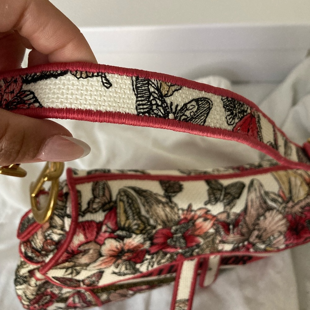 ✅SOLD ✅ Dior Fuschia and Gold Floral Saddle Bag - Picture 5 of 9